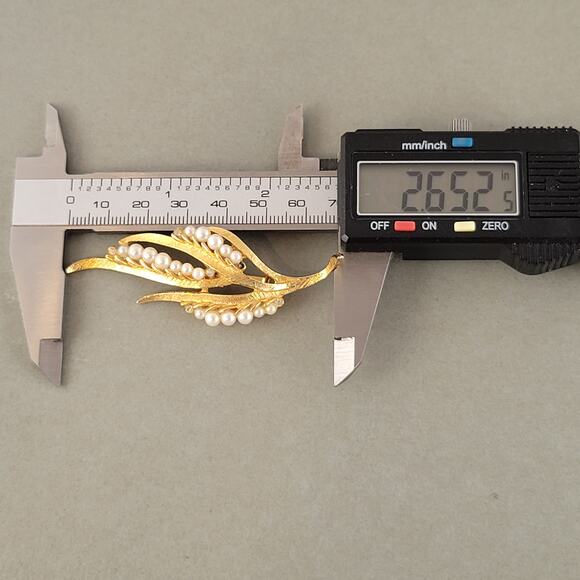 Vintage Gold-Tone Leaf Brooch Faux Pearl Rhinestone 2.6” Elegant Pin Retro Glam - Picture 3 of 7